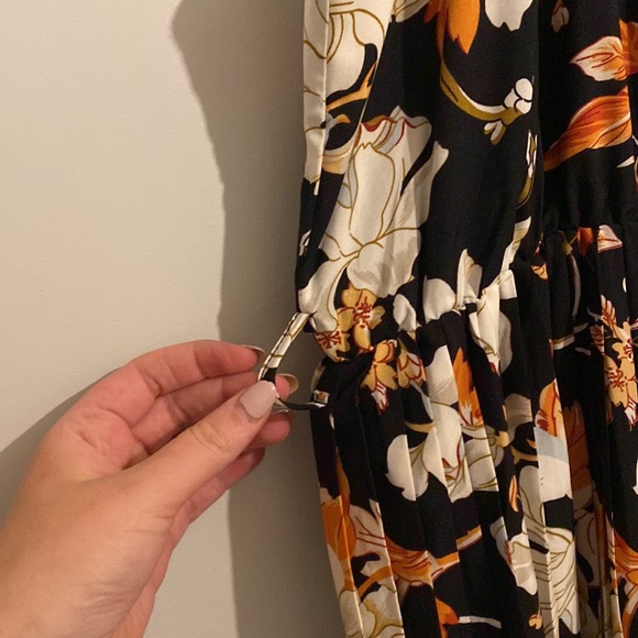 Black White Orange Floral Pleated Jumpsuit - Picture 4 of 5